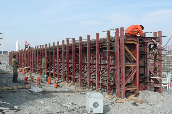 组合钢模板是由哪些部分组成的